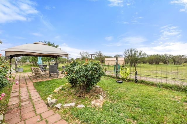 3210 County Rd 226, Giddings, TX 78942