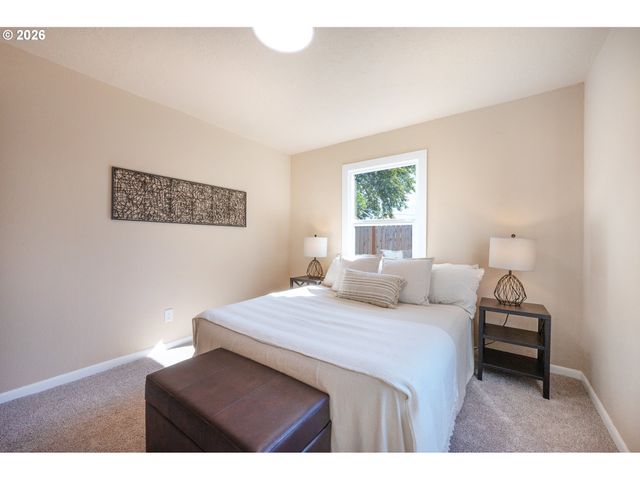 1070 BETHEL Dr, Eugene, OR 97402