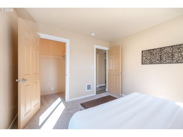 1070 BETHEL Dr, Eugene, OR 97402