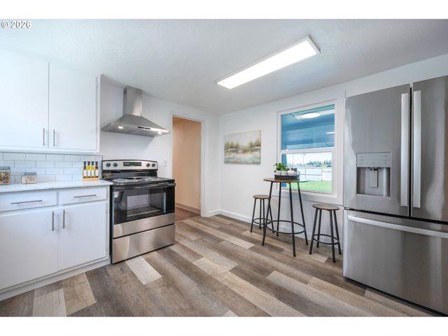 1070 BETHEL Dr, Eugene, OR 97402