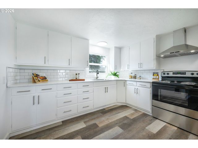 1070 BETHEL Dr, Eugene, OR 97402