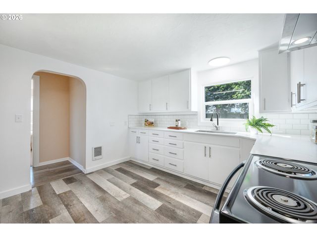 1070 BETHEL Dr, Eugene, OR 97402