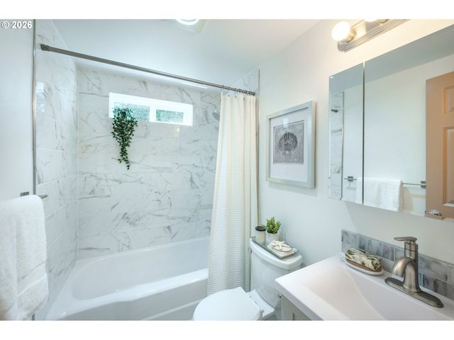 1070 BETHEL Dr, Eugene, OR 97402