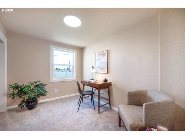 1070 BETHEL Dr, Eugene, OR 97402