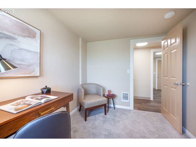 1070 BETHEL Dr, Eugene, OR 97402