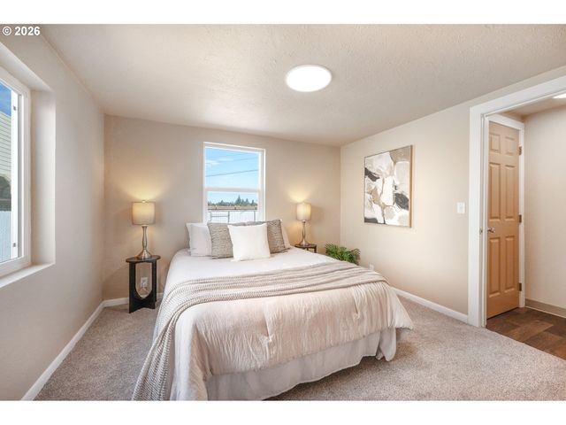 1070 BETHEL Dr, Eugene, OR 97402