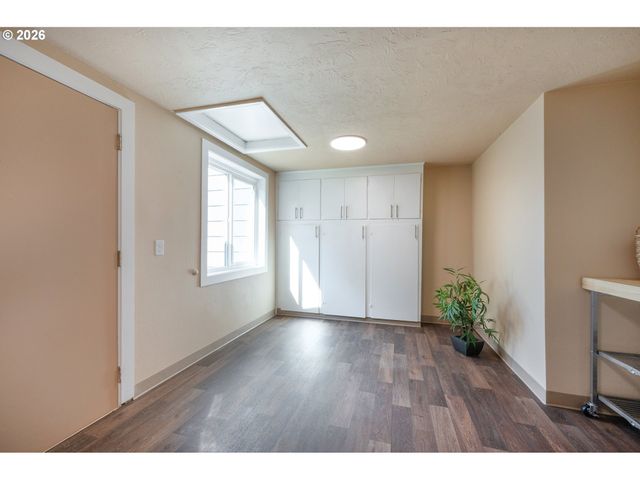 1070 BETHEL Dr, Eugene, OR 97402