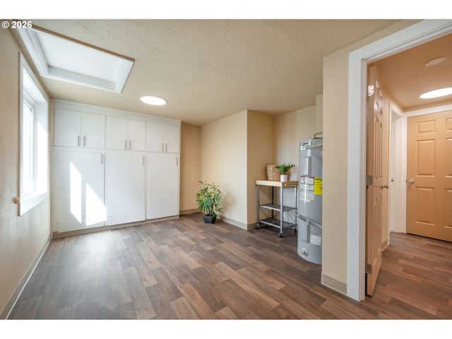 1070 BETHEL Dr, Eugene, OR 97402