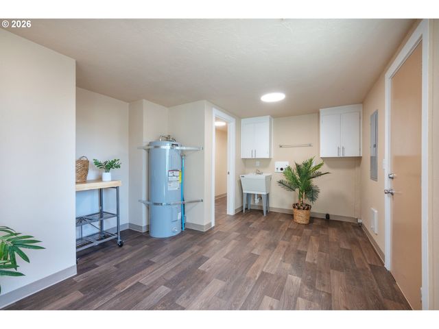 1070 BETHEL Dr, Eugene, OR 97402