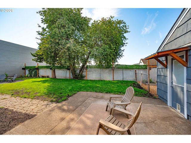 1070 BETHEL Dr, Eugene, OR 97402