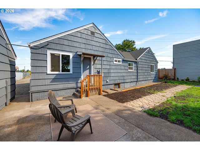 1070 BETHEL Dr, Eugene, OR 97402
