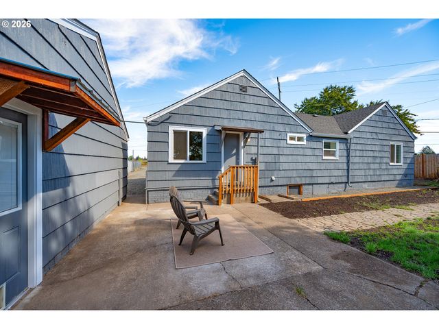 1070 BETHEL Dr, Eugene, OR 97402