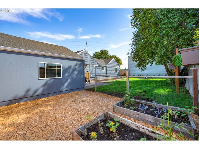 1070 BETHEL Dr, Eugene, OR 97402