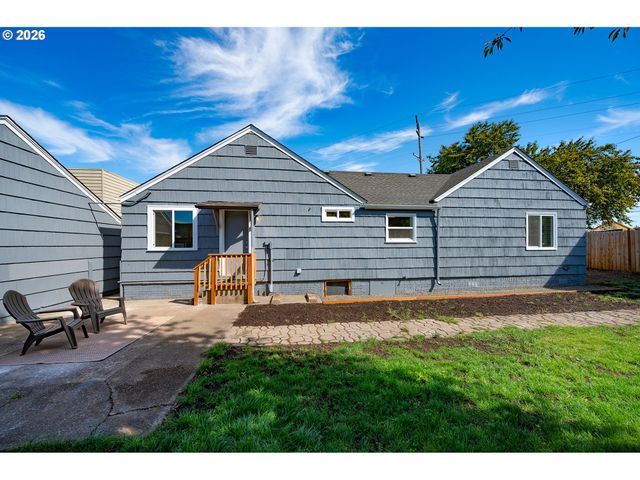 1070 BETHEL Dr, Eugene, OR 97402
