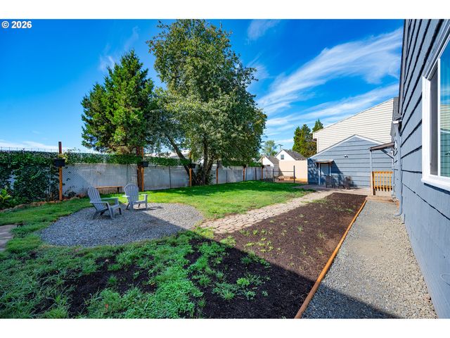 1070 BETHEL Dr, Eugene, OR 97402