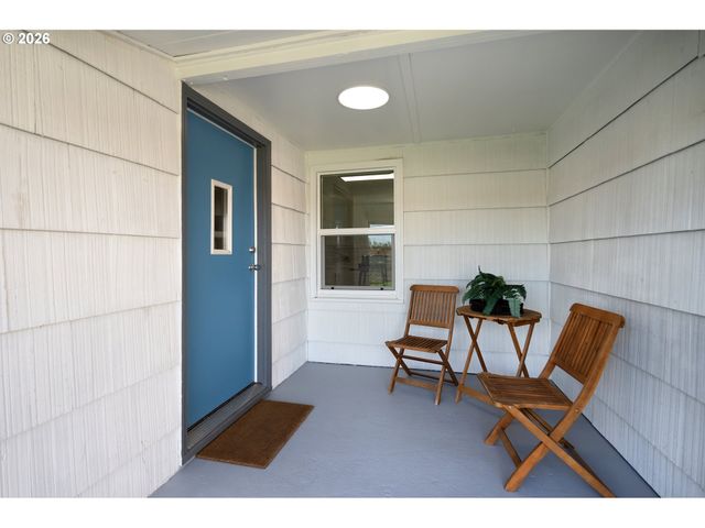1070 BETHEL Dr, Eugene, OR 97402