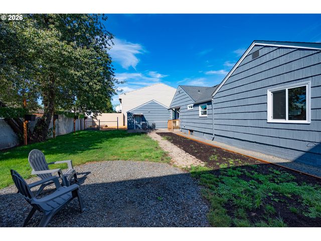 1070 BETHEL Dr, Eugene, OR 97402