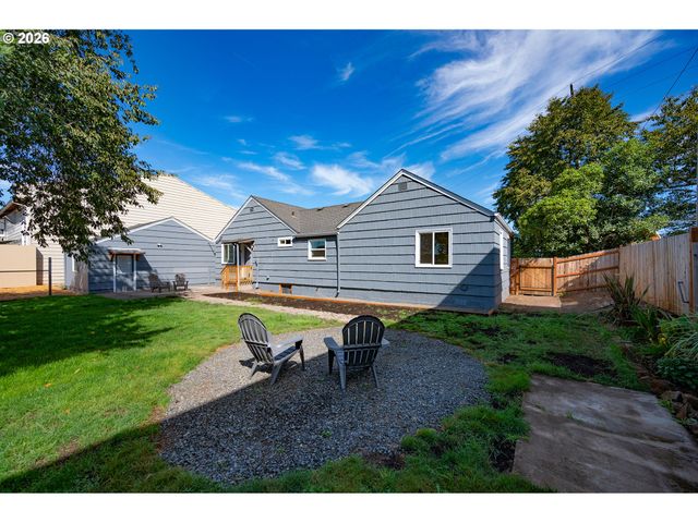 1070 BETHEL Dr, Eugene, OR 97402