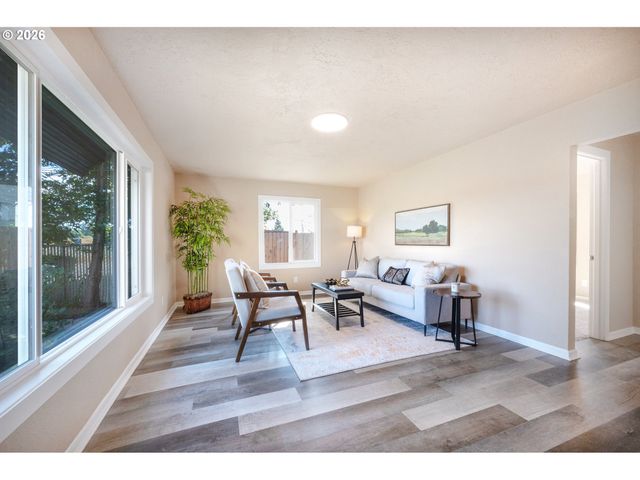1070 BETHEL Dr, Eugene, OR 97402