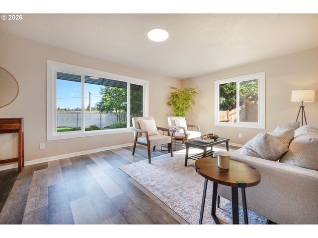 1070 BETHEL Dr, Eugene, OR 97402