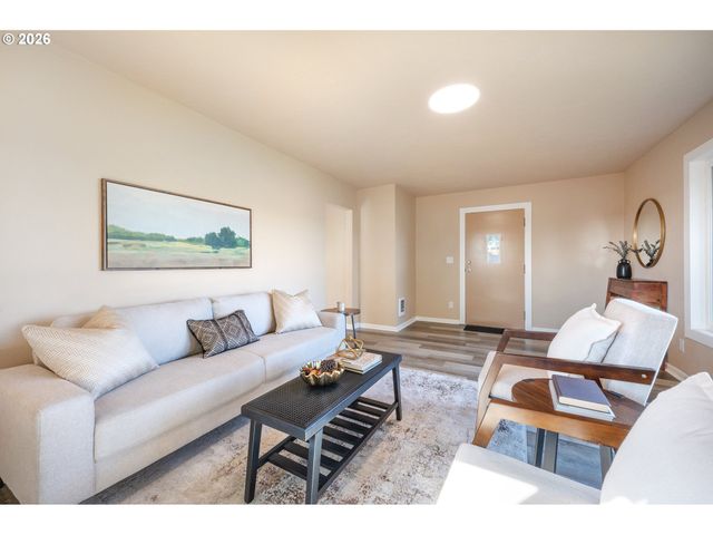 1070 BETHEL Dr, Eugene, OR 97402