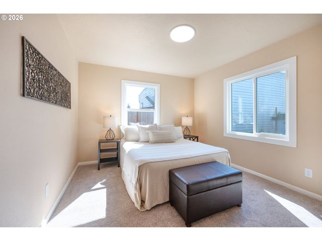 1070 BETHEL Dr, Eugene, OR 97402