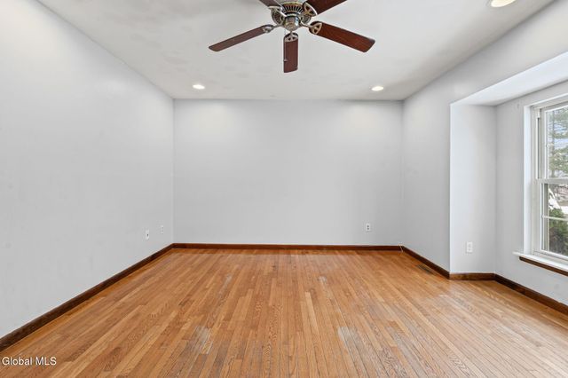 8 Allyson Court, Colonie, NY 12205