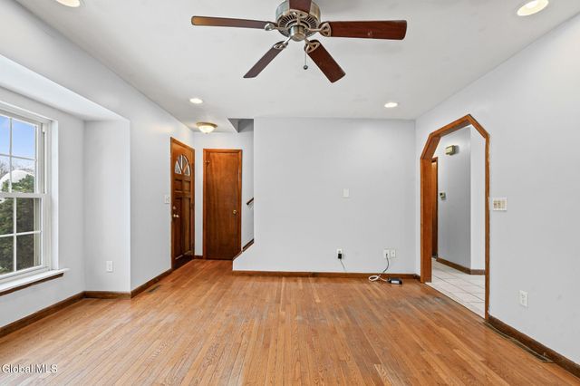 8 Allyson Court, Colonie, NY 12205