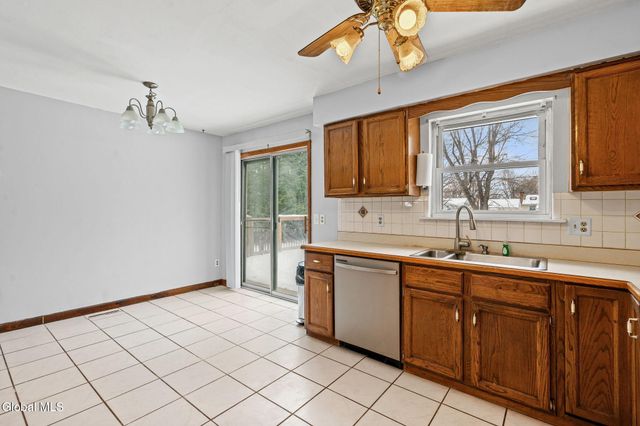 8 Allyson Court, Colonie, NY 12205