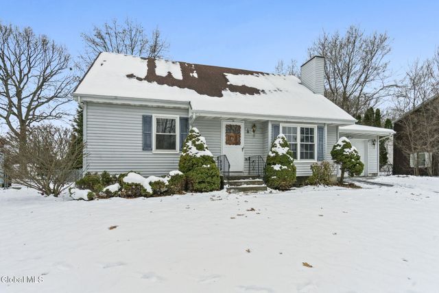 8 Allyson Court, Colonie, NY 12205