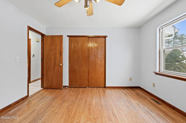 8 Allyson Court, Colonie, NY 12205