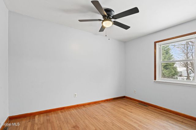 8 Allyson Court, Colonie, NY 12205