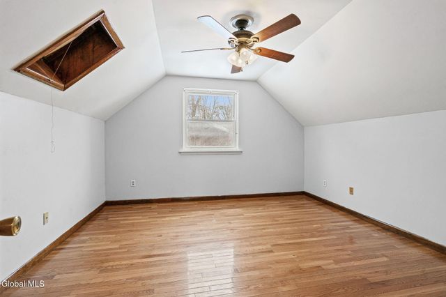 8 Allyson Court, Colonie, NY 12205