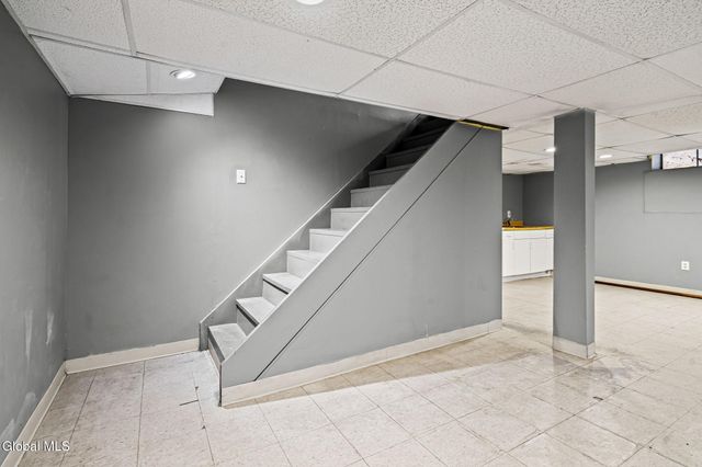 8 Allyson Court, Colonie, NY 12205