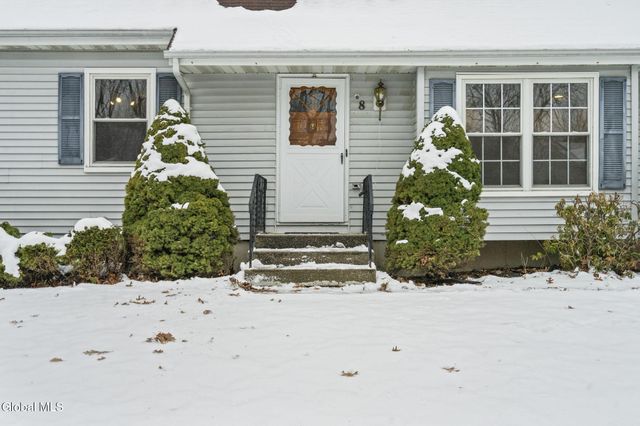 8 Allyson Court, Colonie, NY 12205