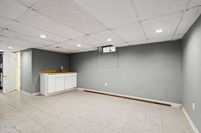 8 Allyson Court, Colonie, NY 12205