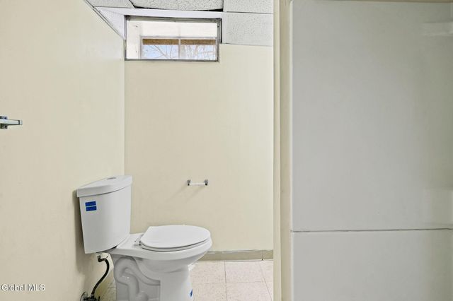 8 Allyson Court, Colonie, NY 12205