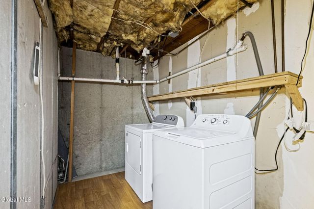 8 Allyson Court, Colonie, NY 12205