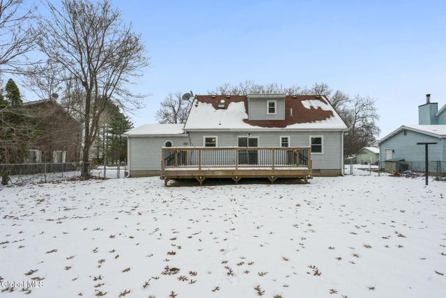 8 Allyson Court, Colonie, NY 12205