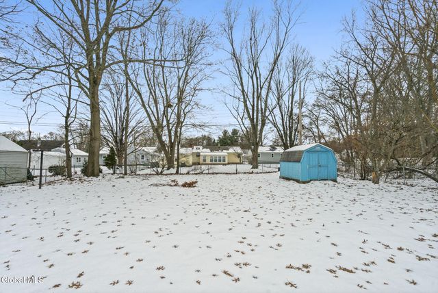 8 Allyson Court, Colonie, NY 12205