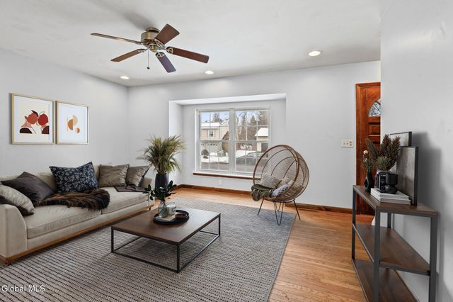 8 Allyson Court, Colonie, NY 12205