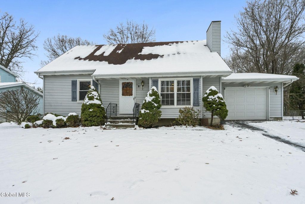 8 Allyson Court, Colonie, NY 12205