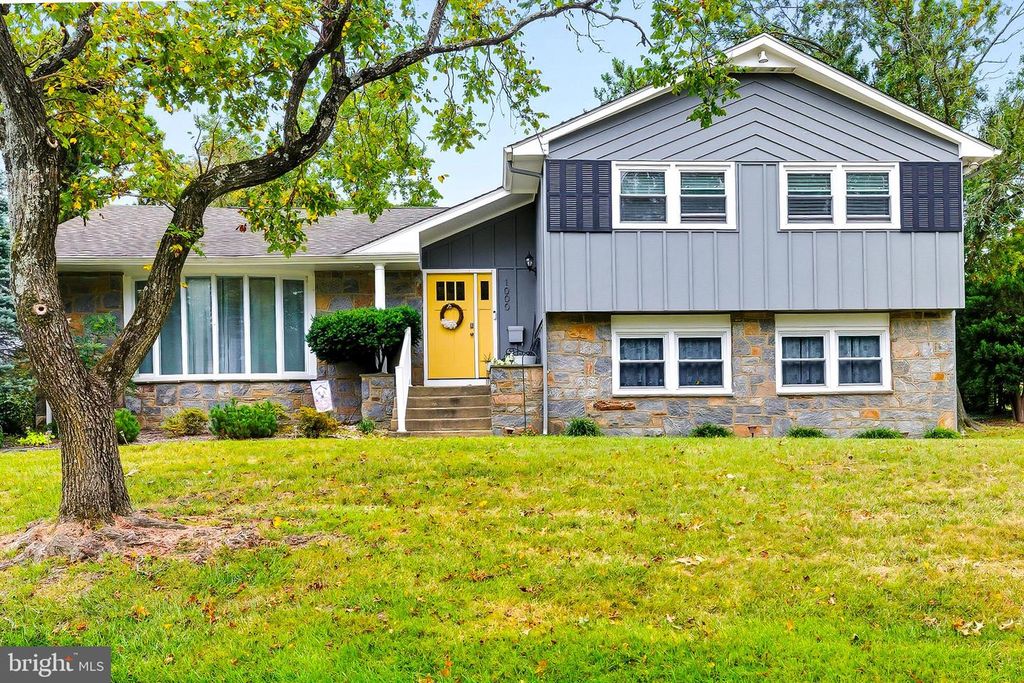 1000 ROUMFORT AVE, Cherry Hill, NJ 08034