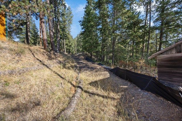 23605 E Beach Ln, Newman Lake, WA 99025