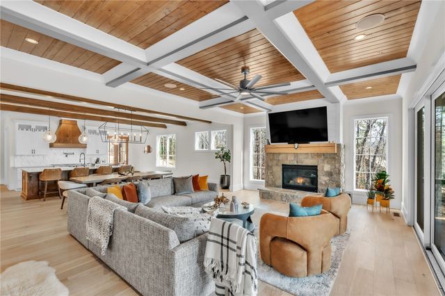 580 Old Chapman Bridge Road, Salem, SC 29676