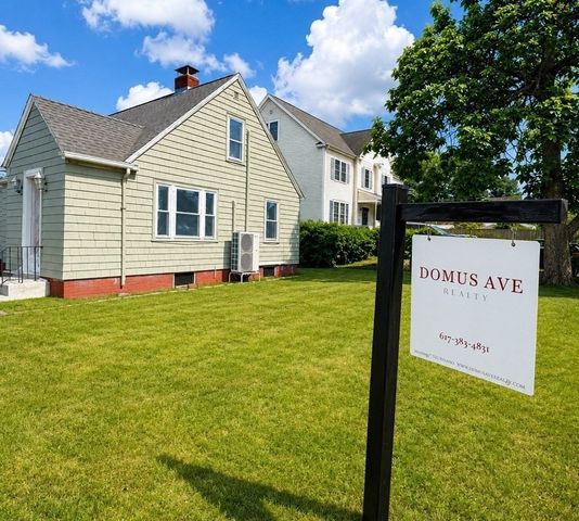 67 Mulberry St, Attleboro, MA 02703