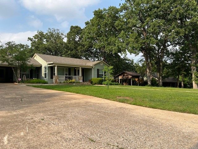 1509 W Hull Street, Denison, TX 75020