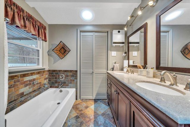 318 Fairfield LN, Troutville, VA 24175