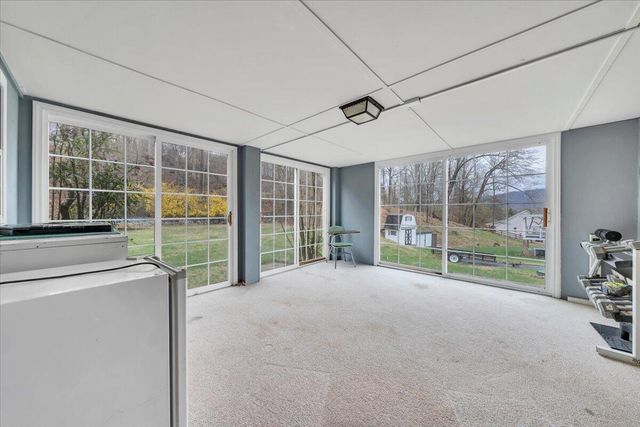 318 Fairfield LN, Troutville, VA 24175