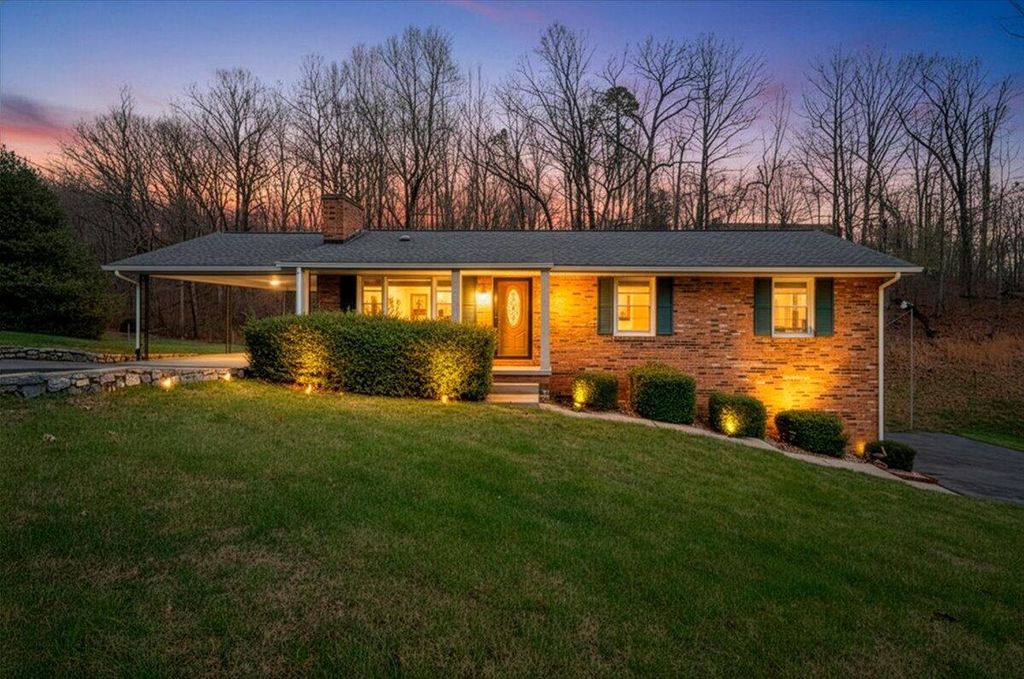 318 Fairfield LN, Troutville, VA 24175
